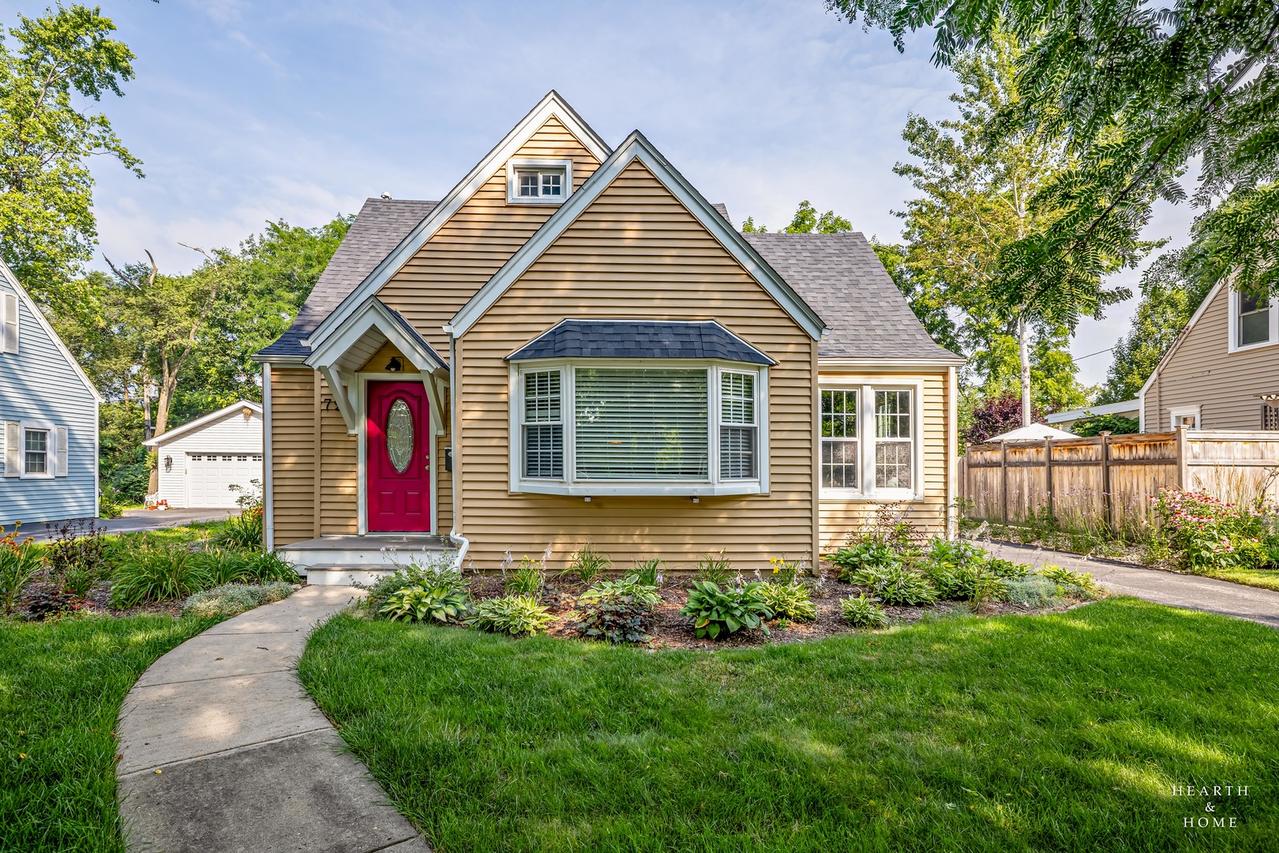 72 Elm St., Crystal Lake, IL 60014