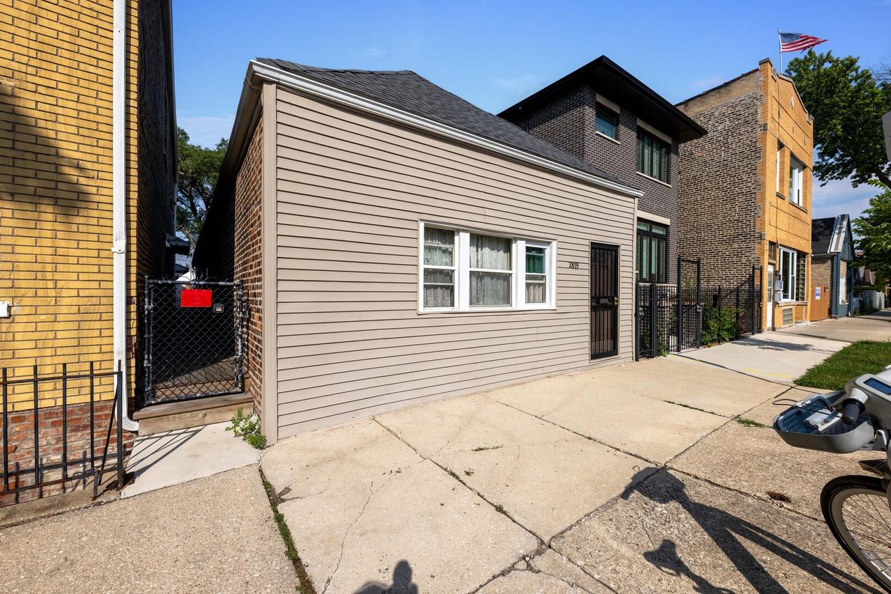 2879 S Throop St., Chicago, IL 60608