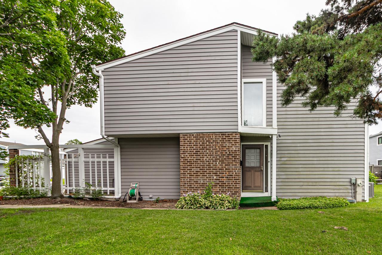 400 Harmony Dr., Wheeling, IL 60090
