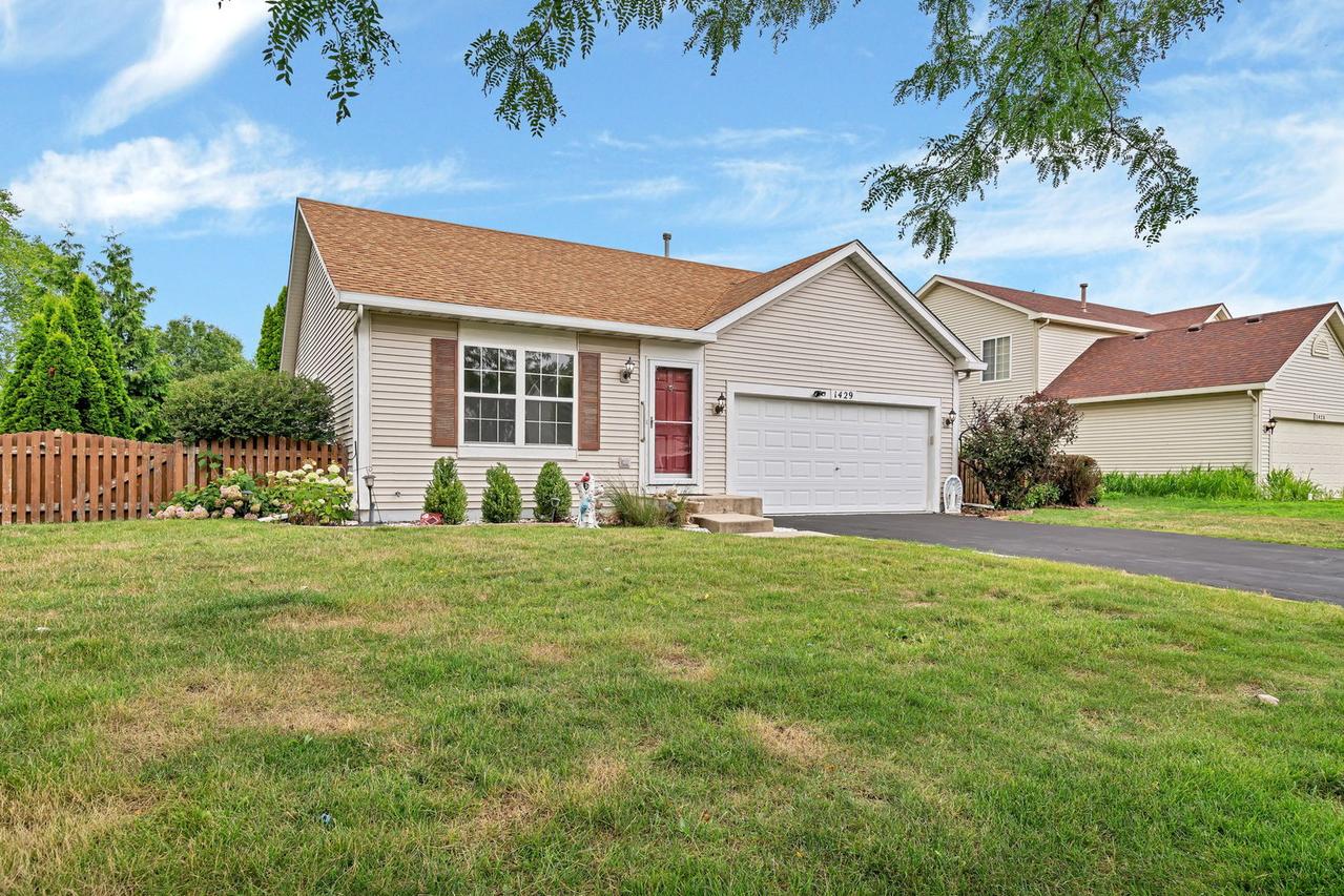 1429 Bluestem Ln., Minooka, IL 60447
