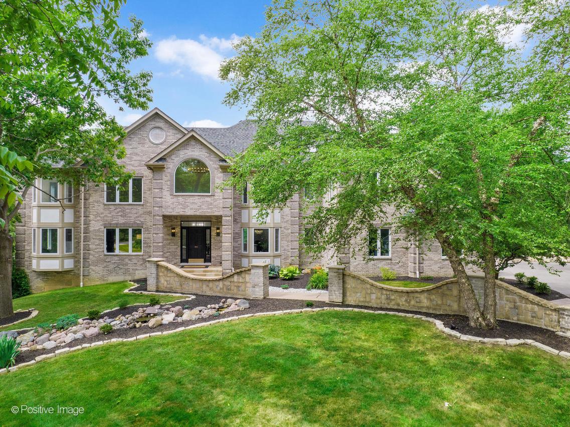 1 Seneca Ave., Hawthorn Woods, IL 60047