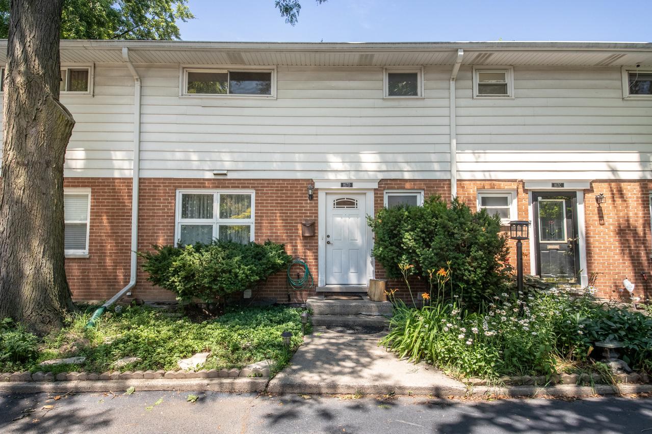 817 Hibbard Rd. #D, Wilmette, IL 60091