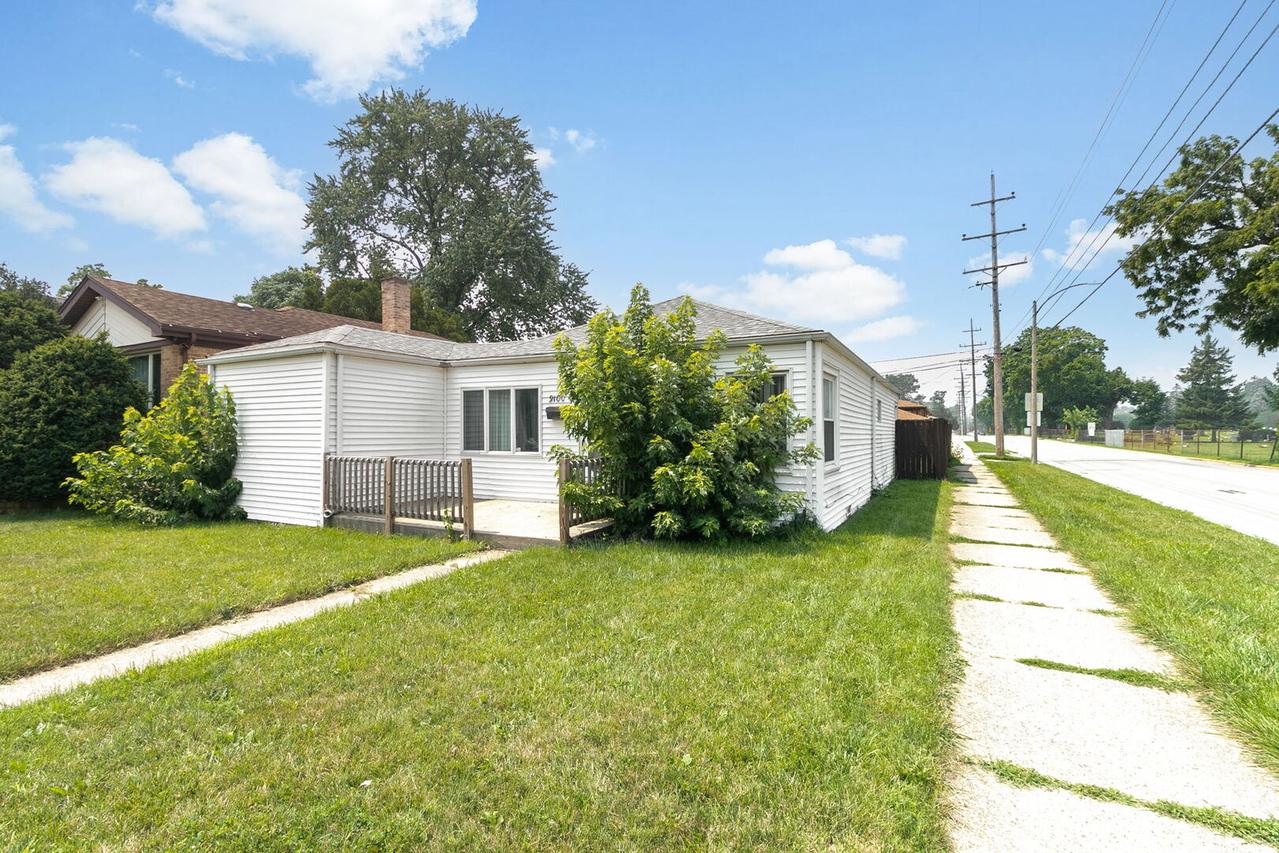 9100 S Sawyer Ave., Evergreen Park, IL 60805
