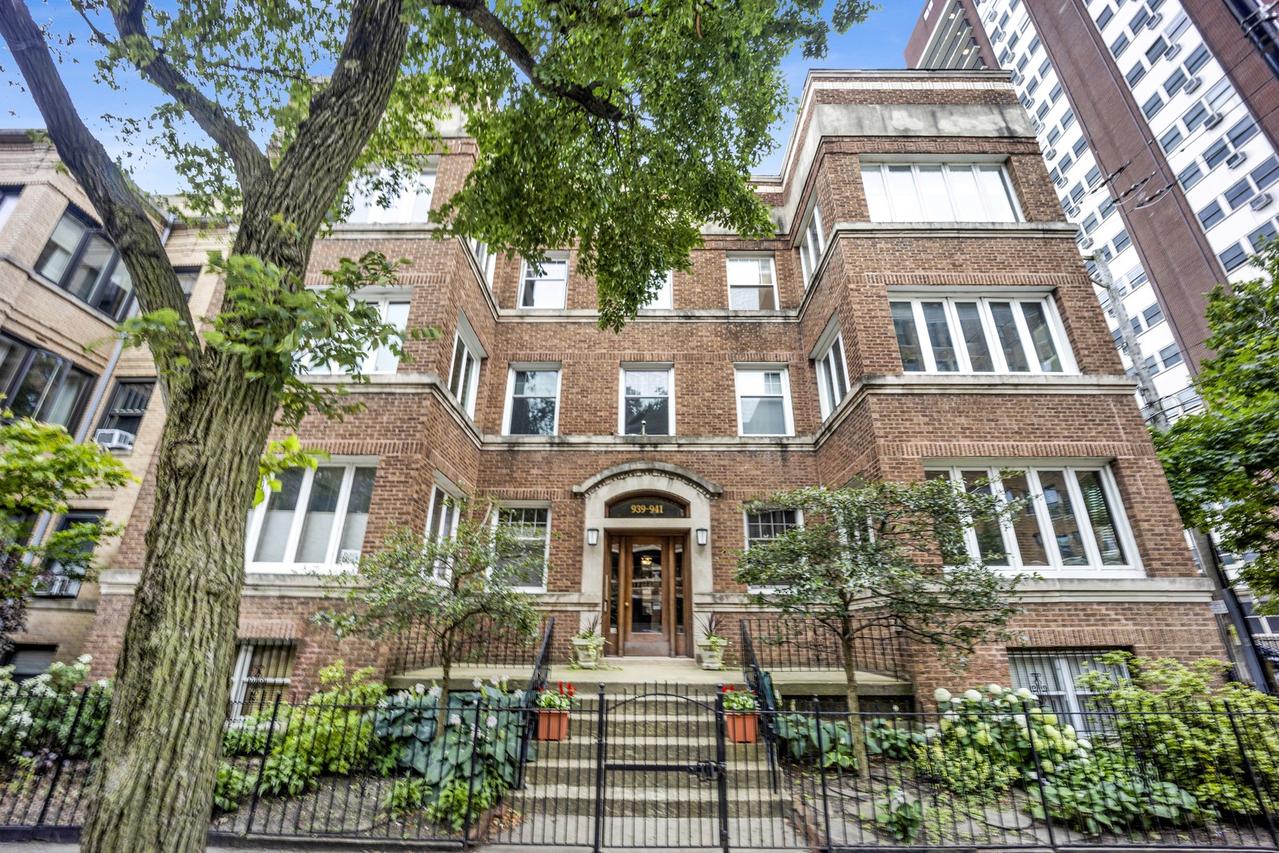 941 W Argyle St. #3W, Chicago, IL 60640