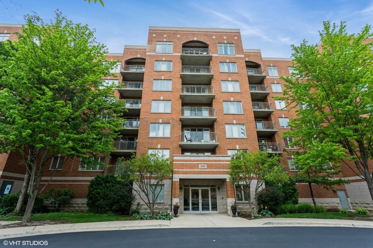 390 S Western Ave. #512, Des Plaines, IL 60016