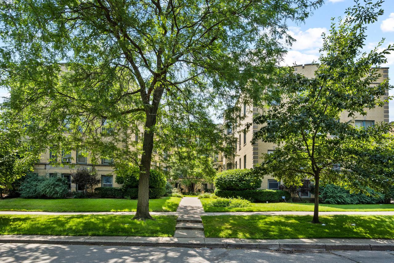826 Mulford St. #1W, Evanston, IL 60202