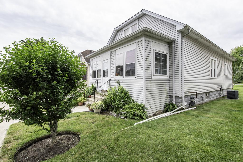 920 S Martin Luther King Jr Ave., Waukegan, IL 60085