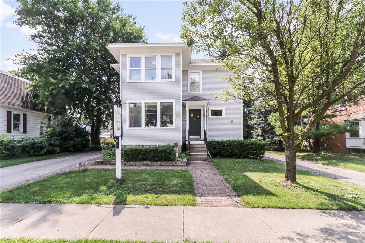 124 Harrison St., Barrington, IL 60010
