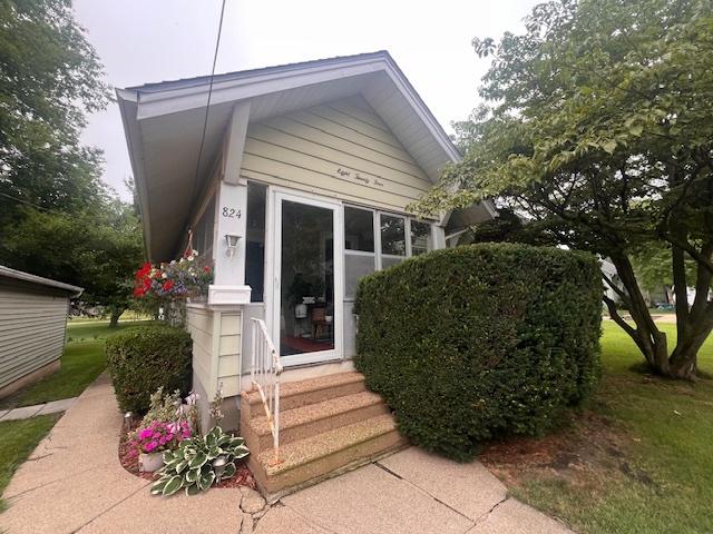 824 E Adams St., Clinton, IL 61727