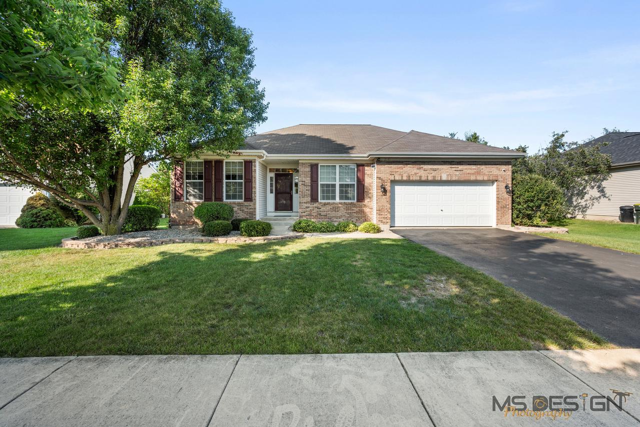 214 Stearn Dr., Genoa, IL 60135