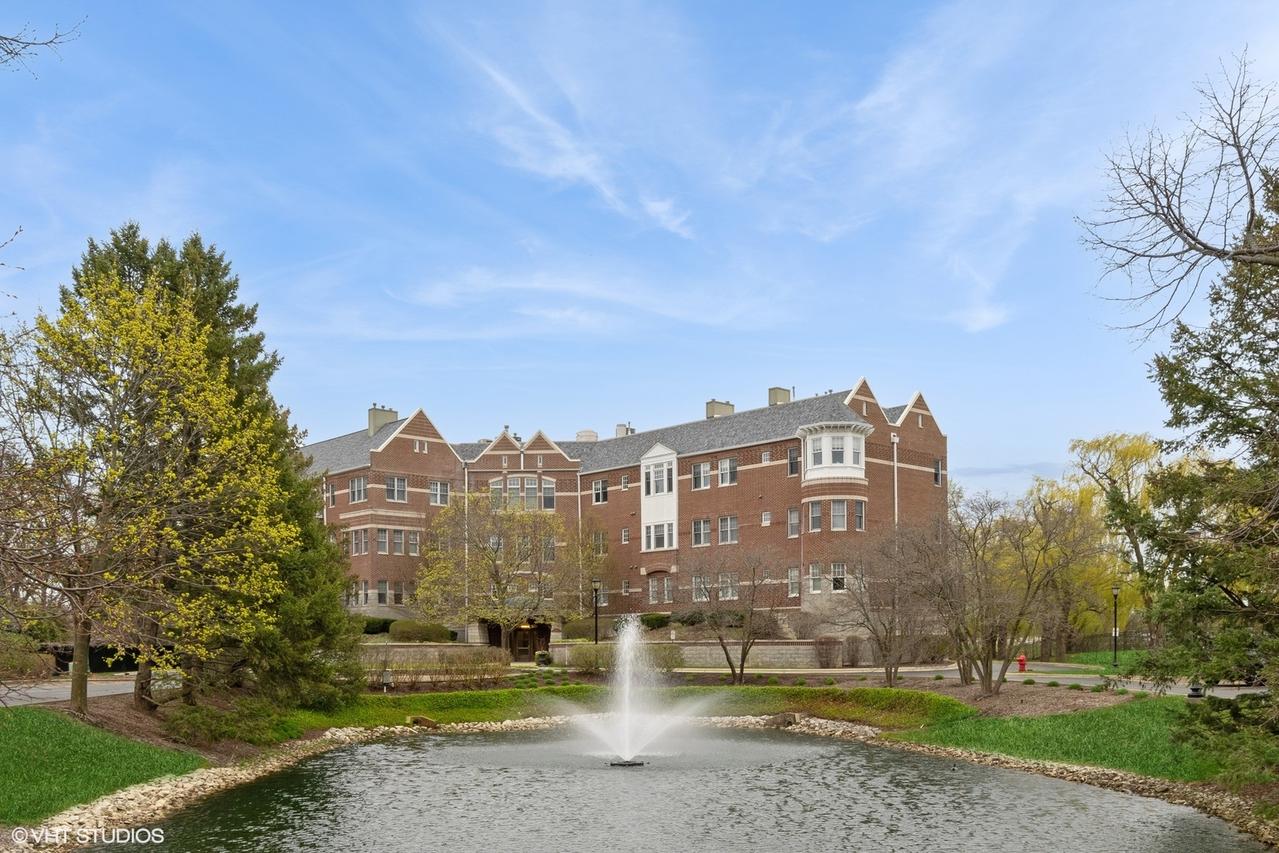 2365 Waukegan Rd. #2C, Northbrook, IL 60062