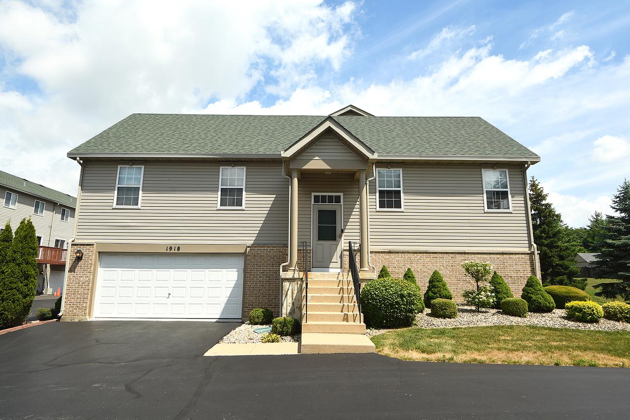 1918 S Austrian Pine St., Lockport, IL 60441
