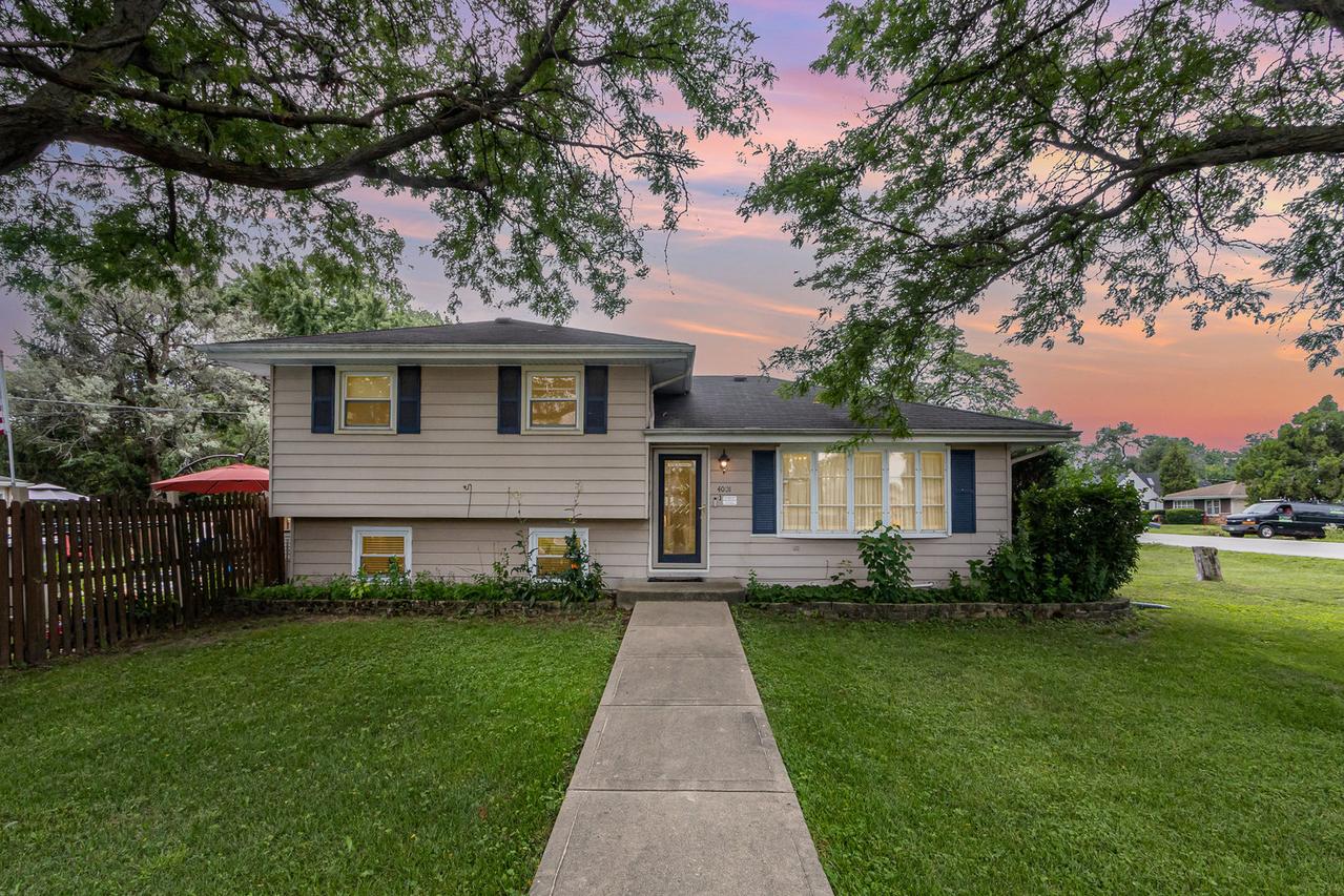 4001 N Lincoln St., Westmont, IL 60559