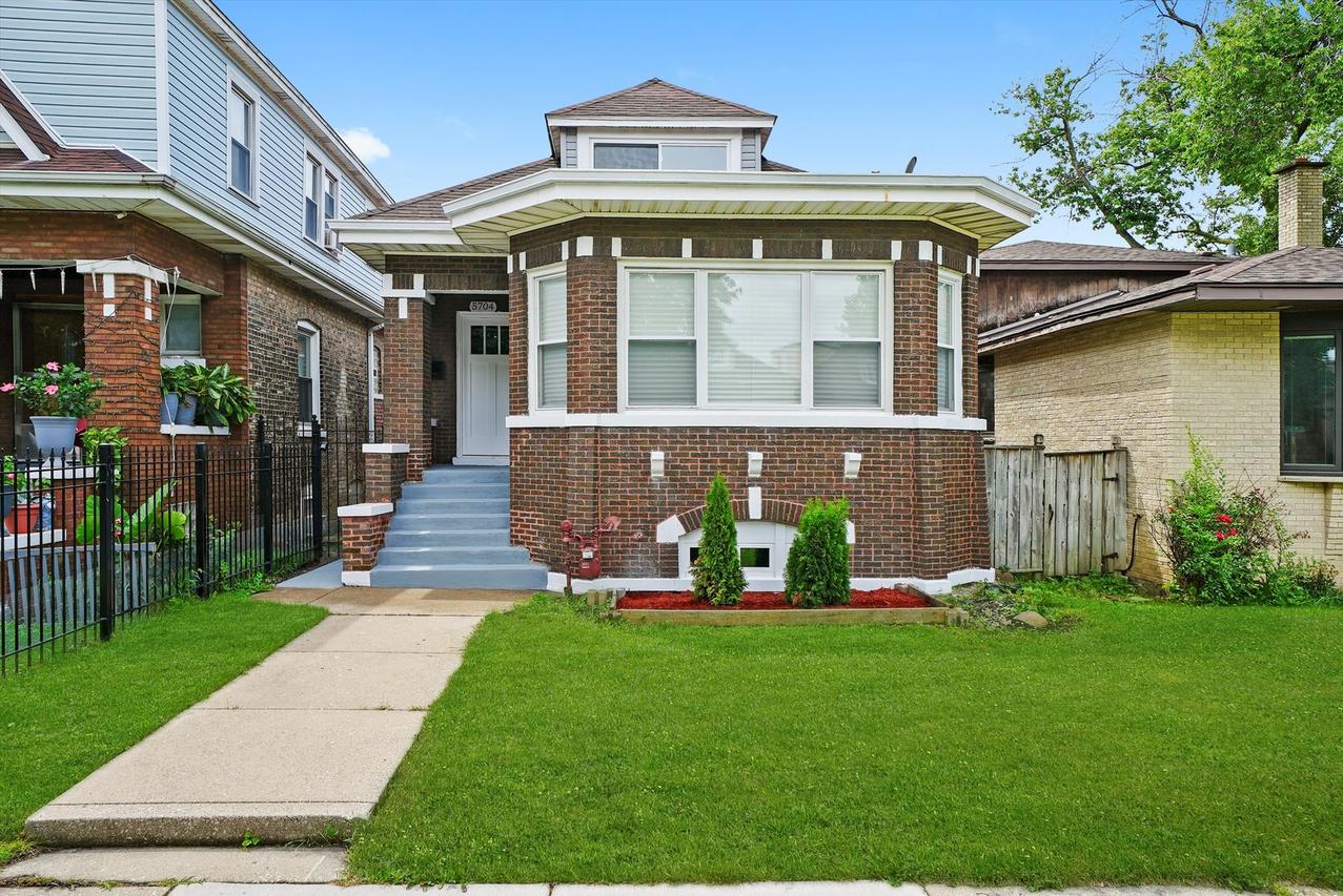 5704 S Homan Ave., Chicago, IL 60629
