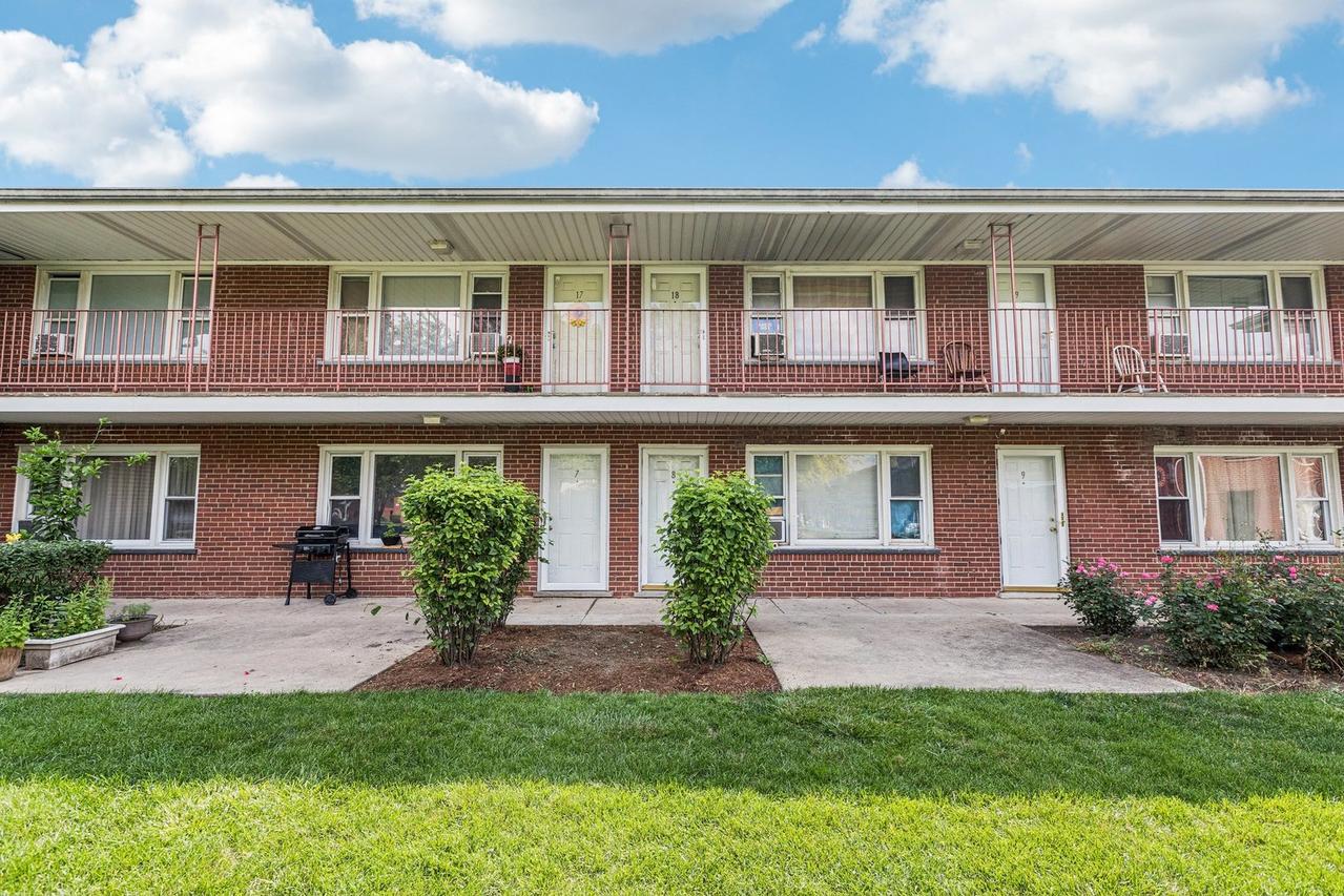 1115 E Algonquin Rd. #8, Arlington Heights, IL 60005