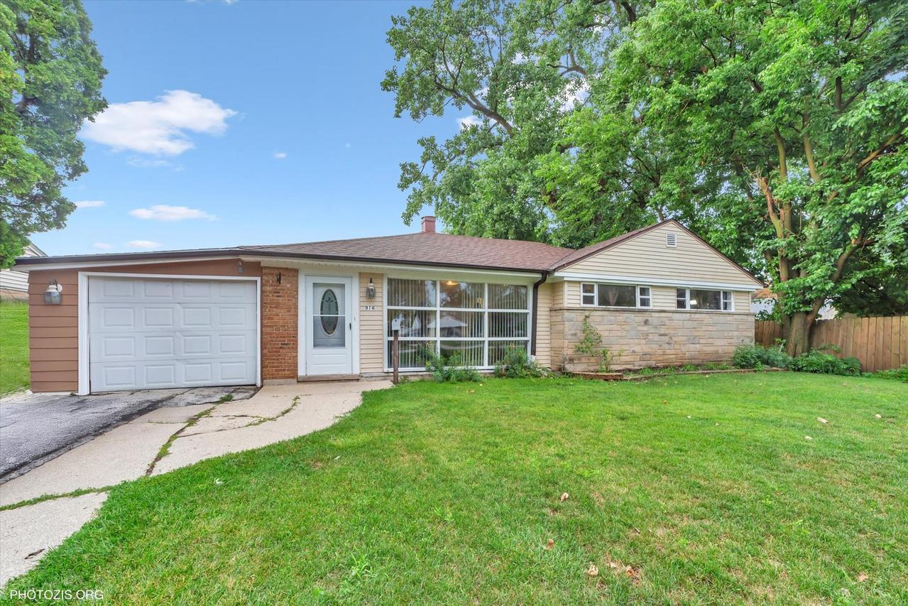 916 E Algonquin Rd., Des Plaines, IL 60016