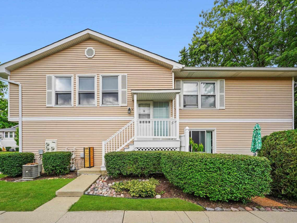 5332 Crescent Ln. #A, Oak Forest, IL 60452