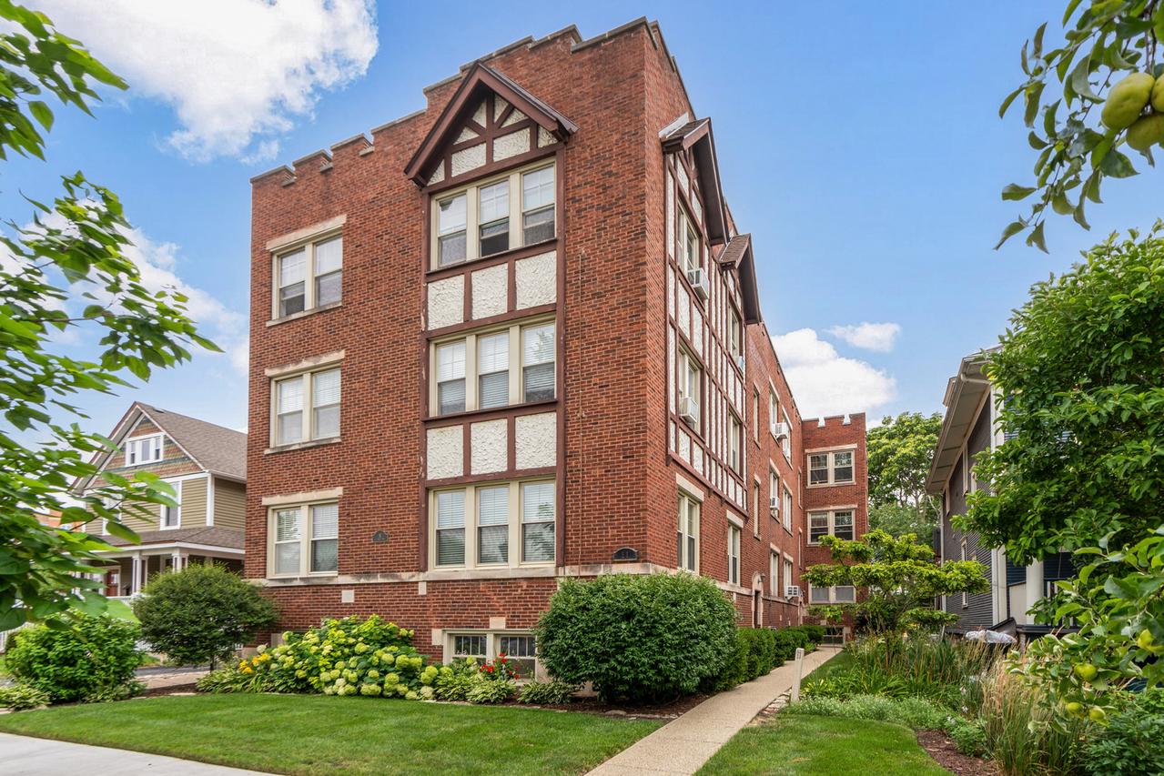 11 S 6th Ave. #1B, La Grange, IL 60525