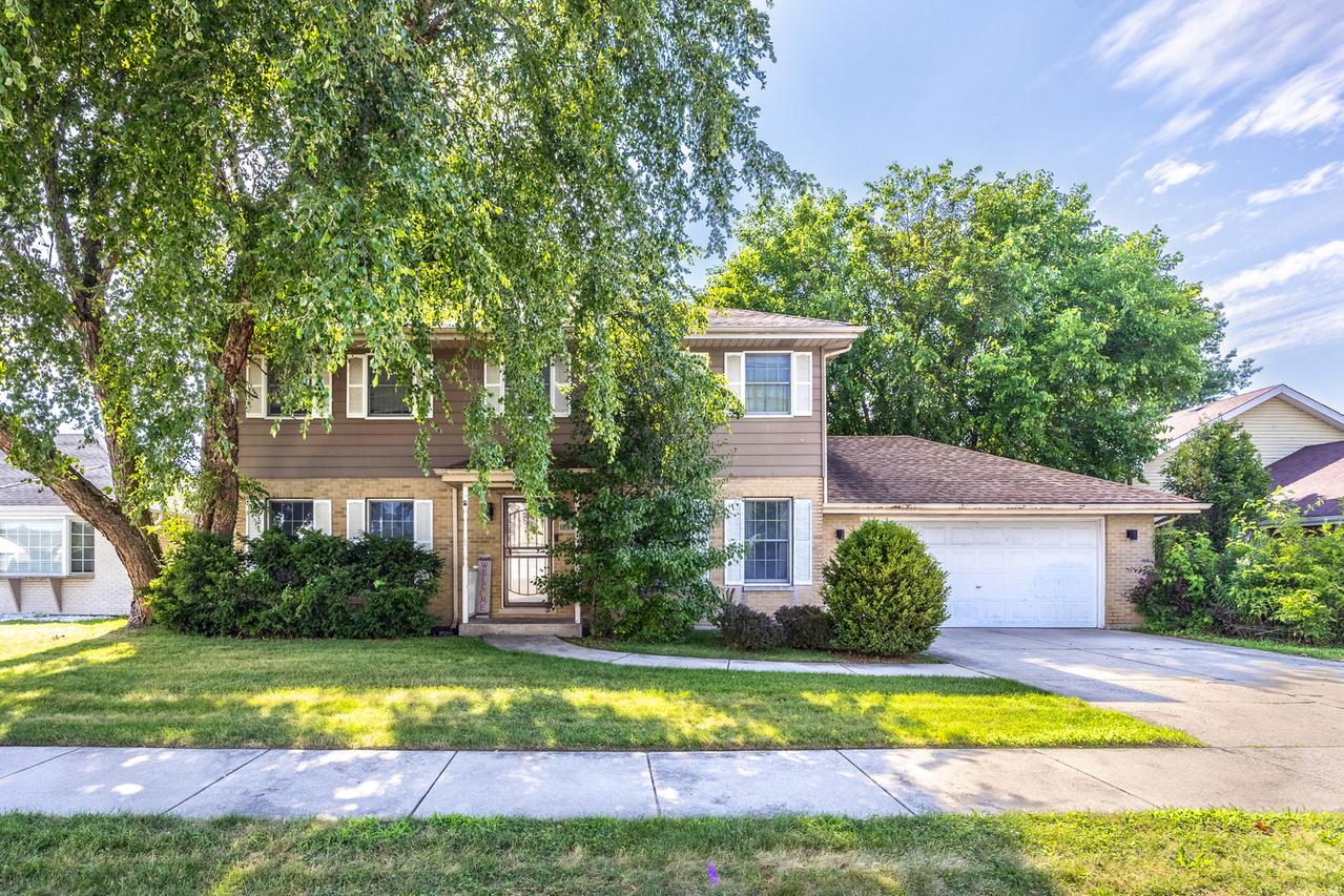 18344 Country Ln., Lansing, IL 60438