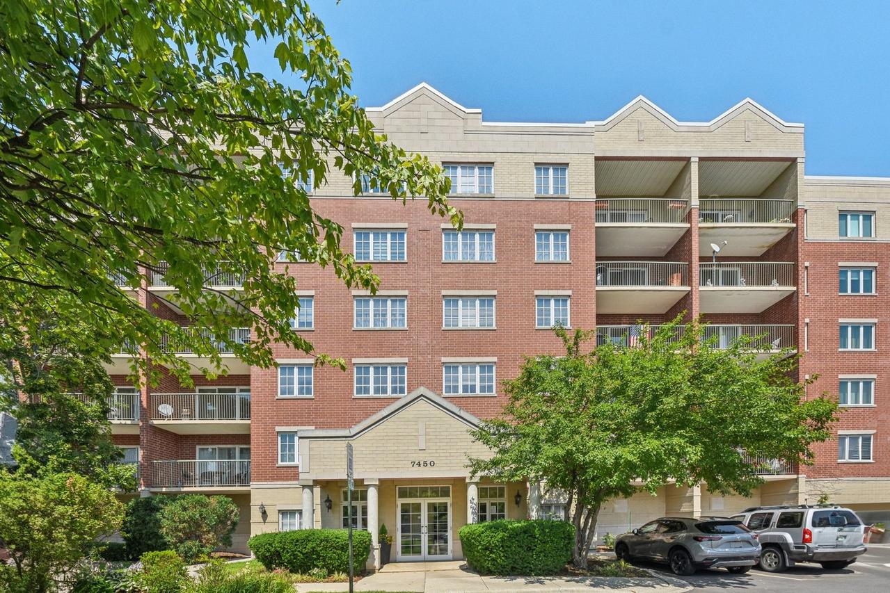 7450 Lincoln Ave. #203, Skokie, IL 60076