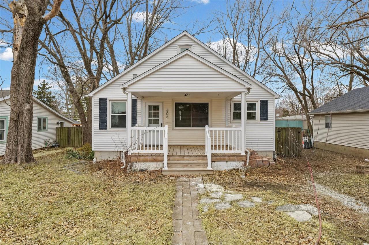 808 W William St., Monticello, IL 61856