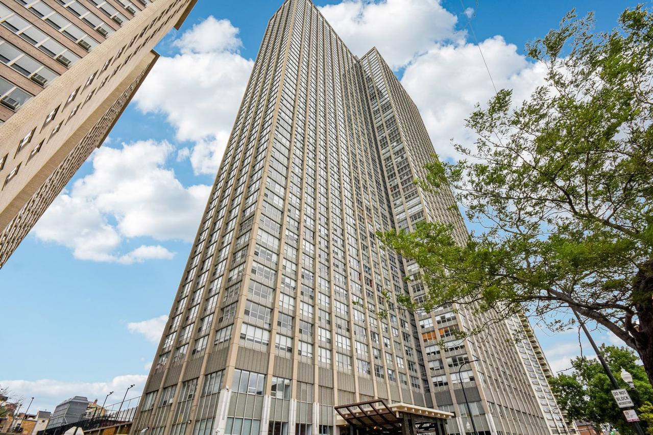 655 W Irving Park Rd. #3903, Chicago, IL 60613