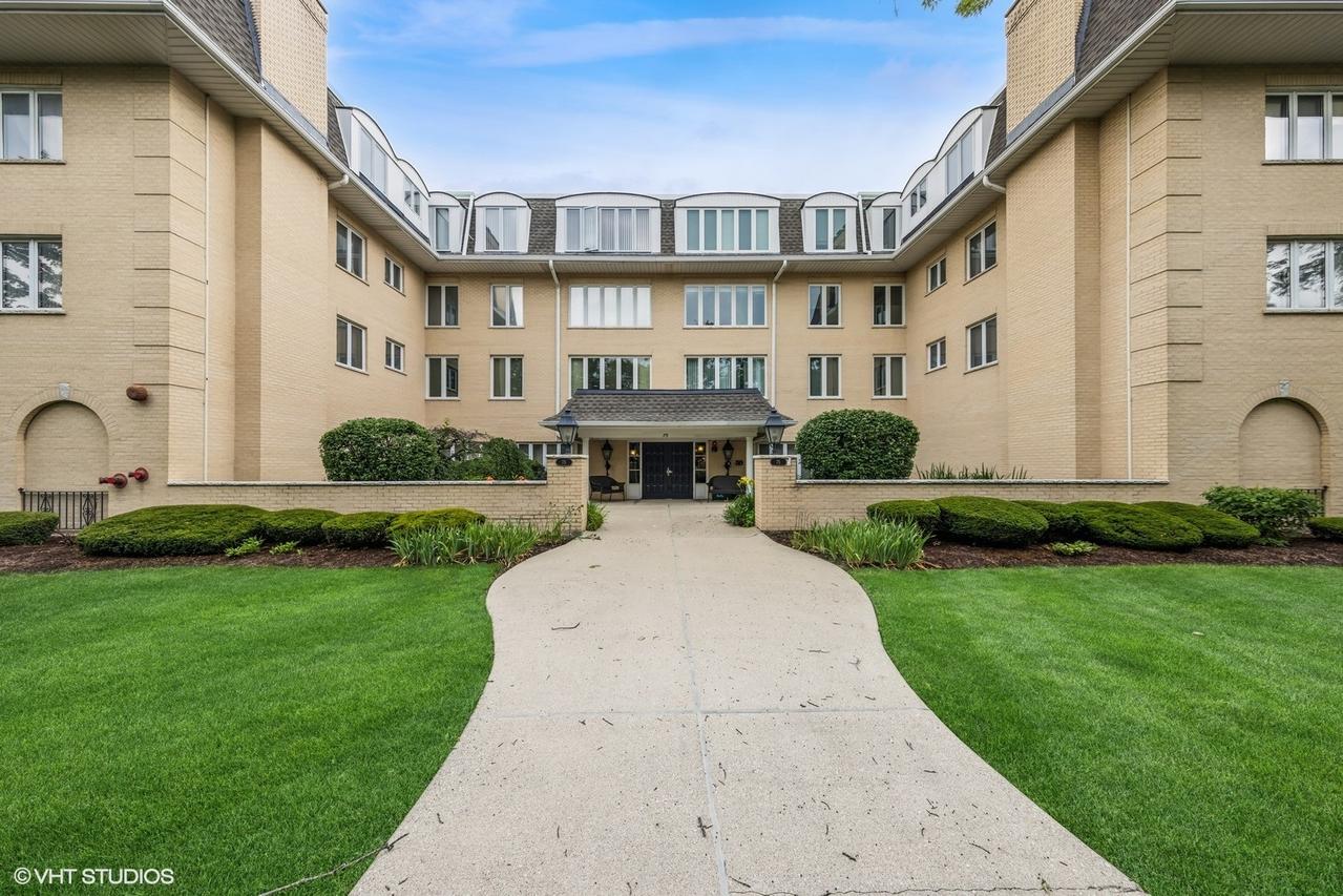 75 S 6th Ave. #301, La Grange, IL 60525