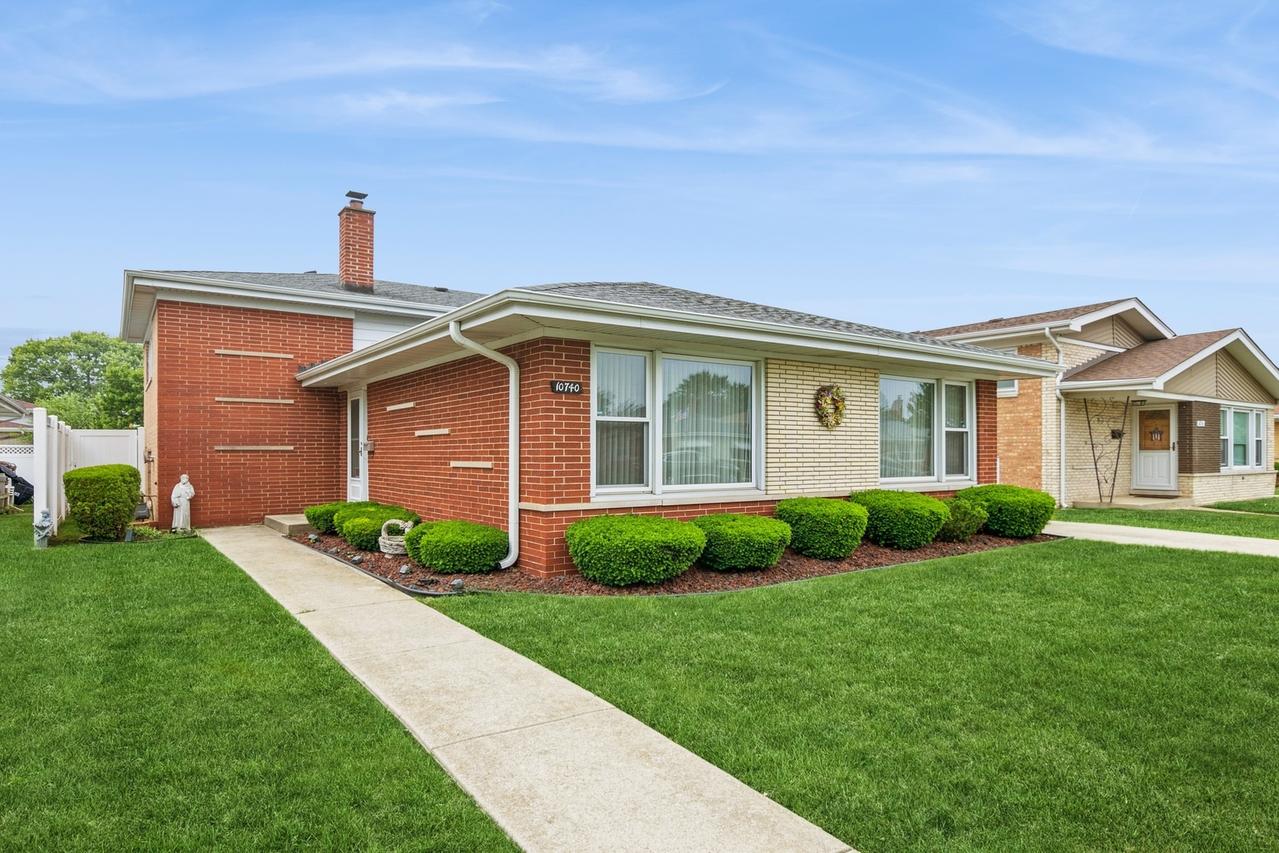 10740 S Laporte Ave., Oak Lawn, IL 60453