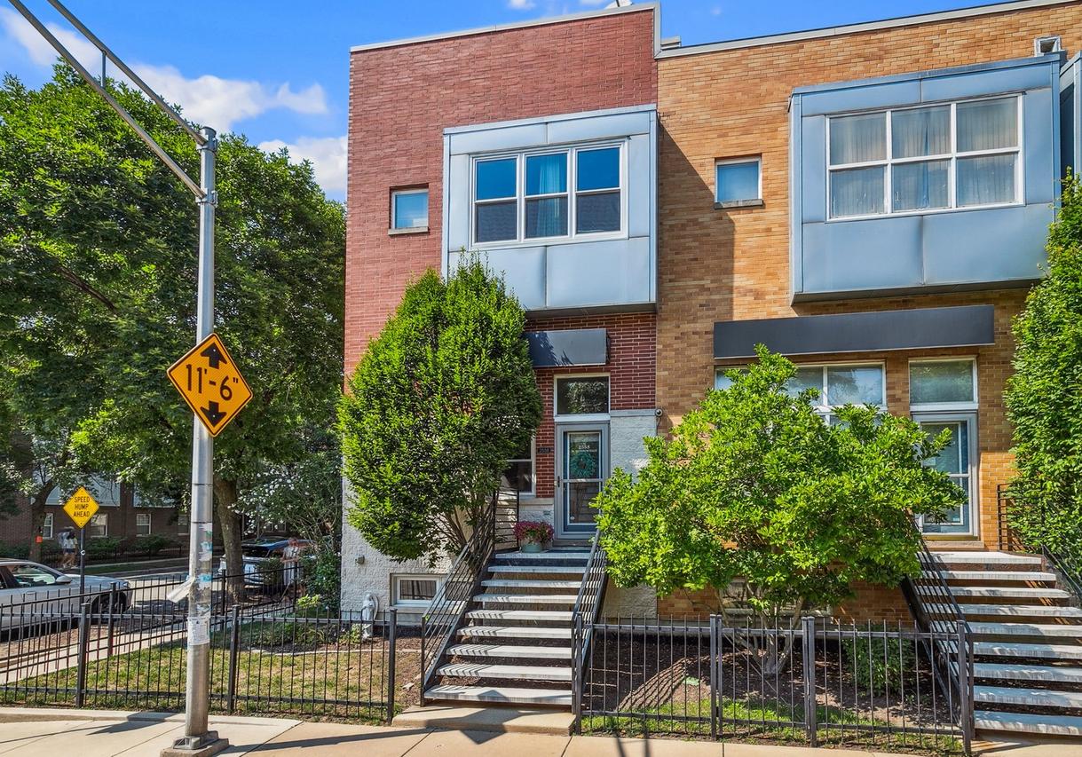 2558 W Bloomingdale Ave., Chicago, IL 60647