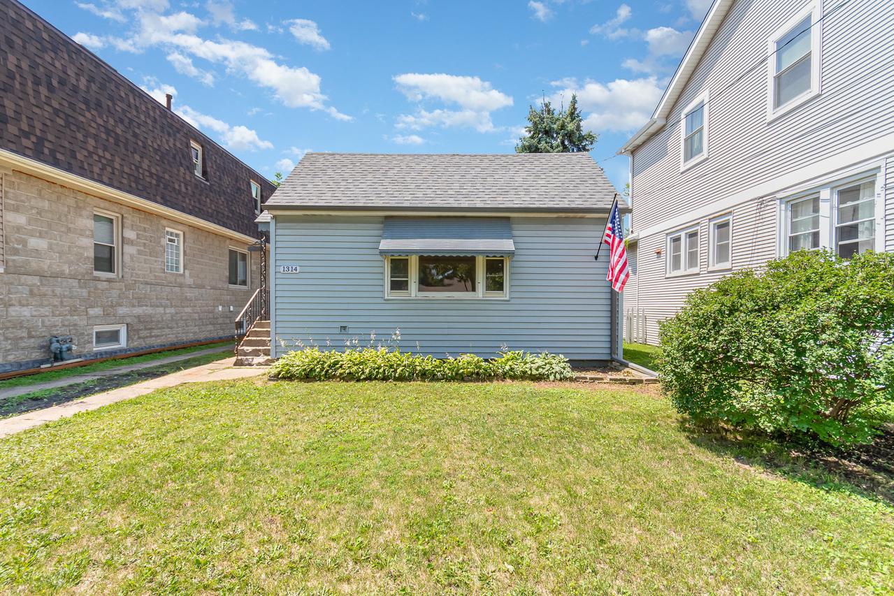 1314 S Cora St., Des Plaines, IL 60018