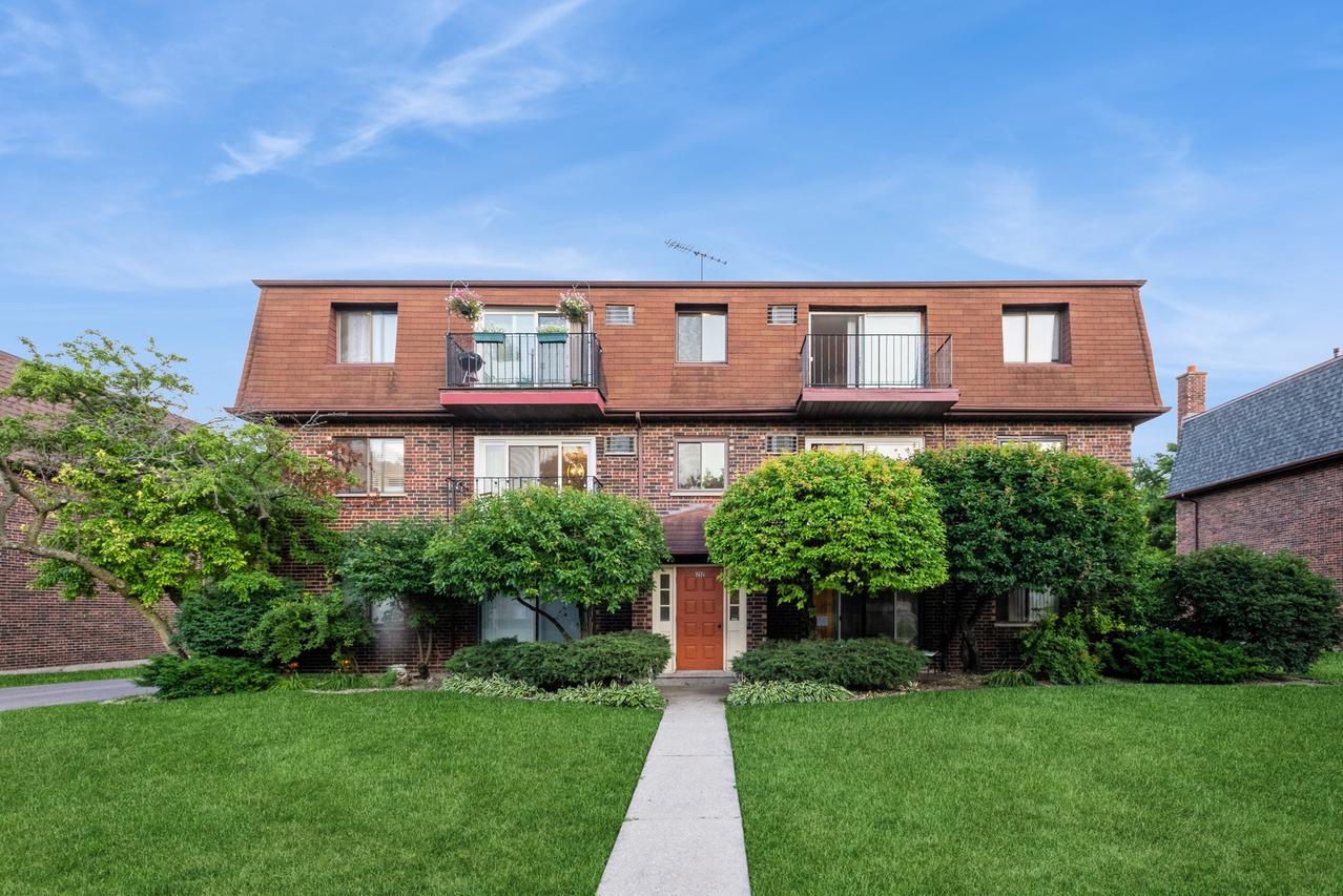 1212 Whispering Hills Ct. #2B, Naperville, IL 60540