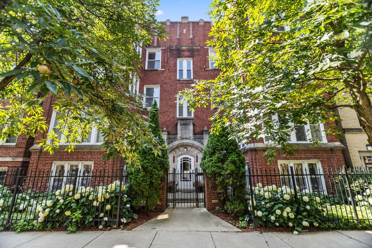 1633 W Estes Ave. #1E, Chicago, IL 60626