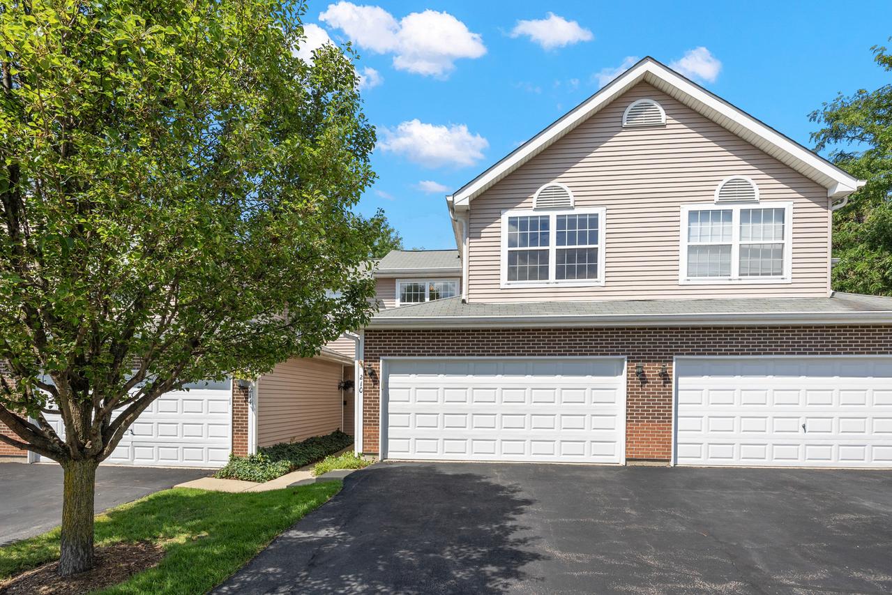 210 Grandview Ct., Algonquin, IL 60102