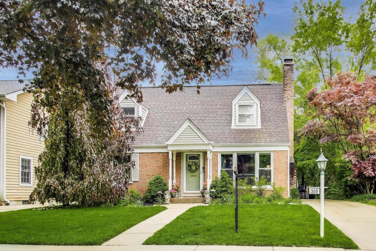 300 Hollywood Ct., Wilmette, IL 60091