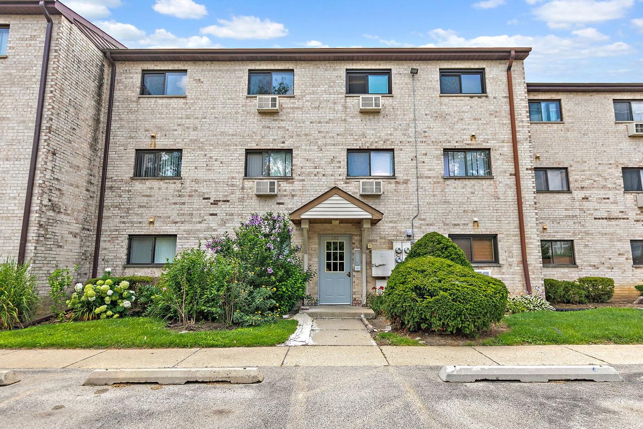 522 E Spruce Dr. #1B, Palatine, IL 60074