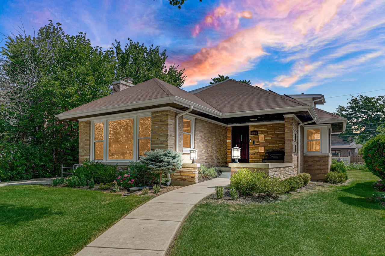 6645 N Drake Ave., Lincolnwood, IL 60712