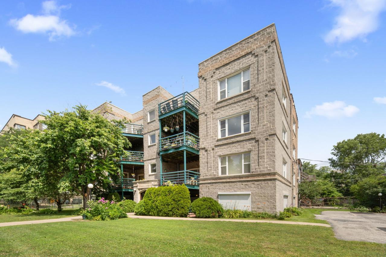 900 E 62nd St. #2E, Chicago, IL 60637