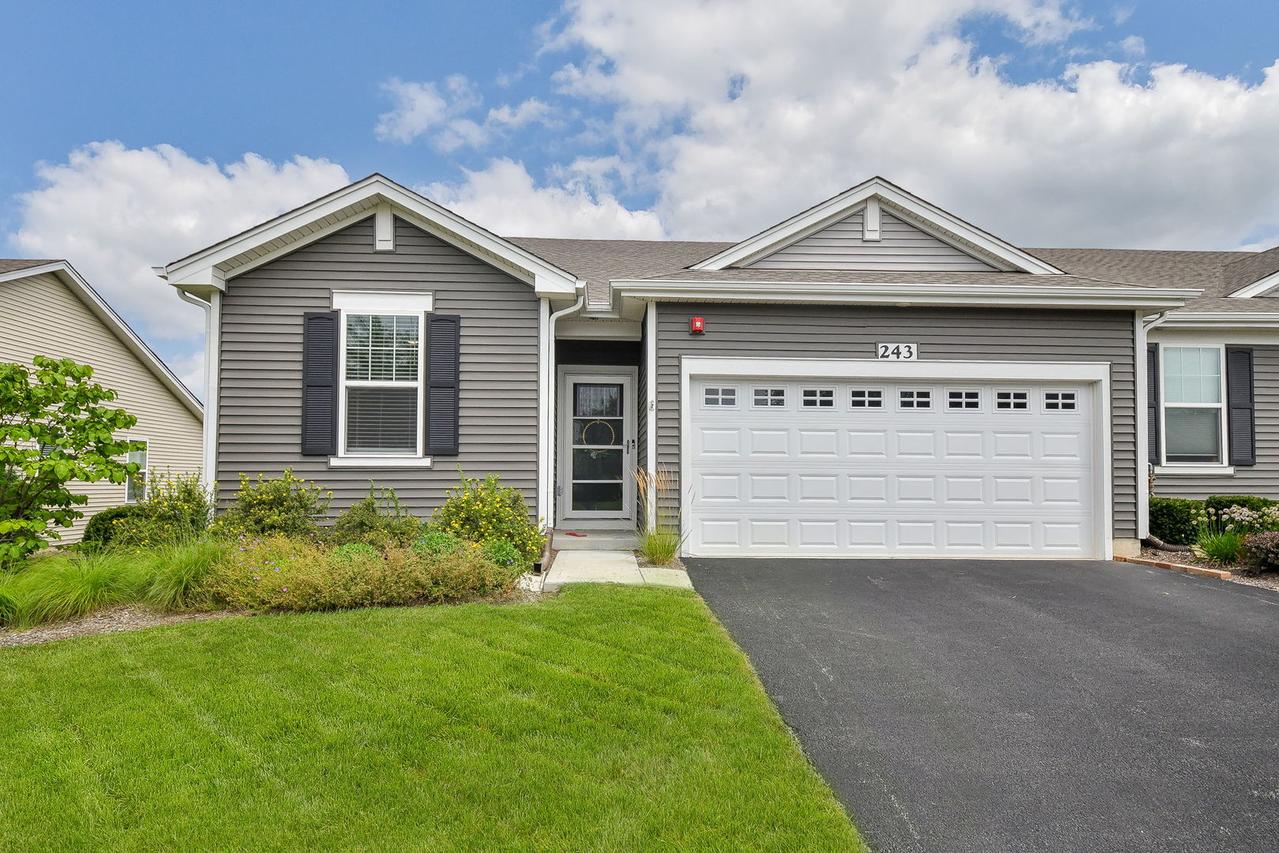 243 Sussex Ln., North Aurora, IL 60542