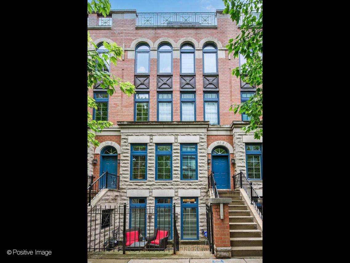 363 W Superior St. #A, Chicago, IL 60654