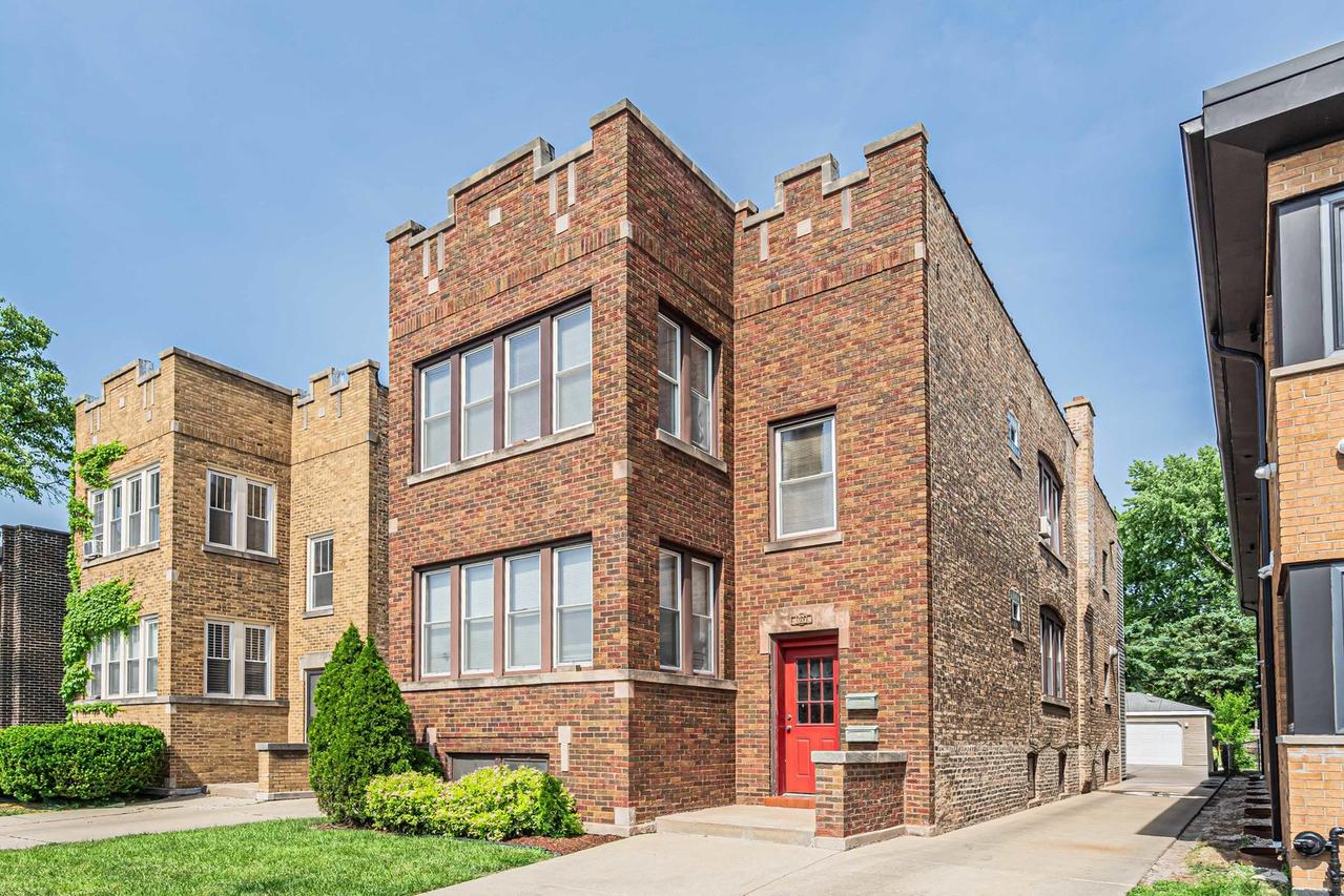 1027 N Harlem Ave., Oak Park, IL 60302