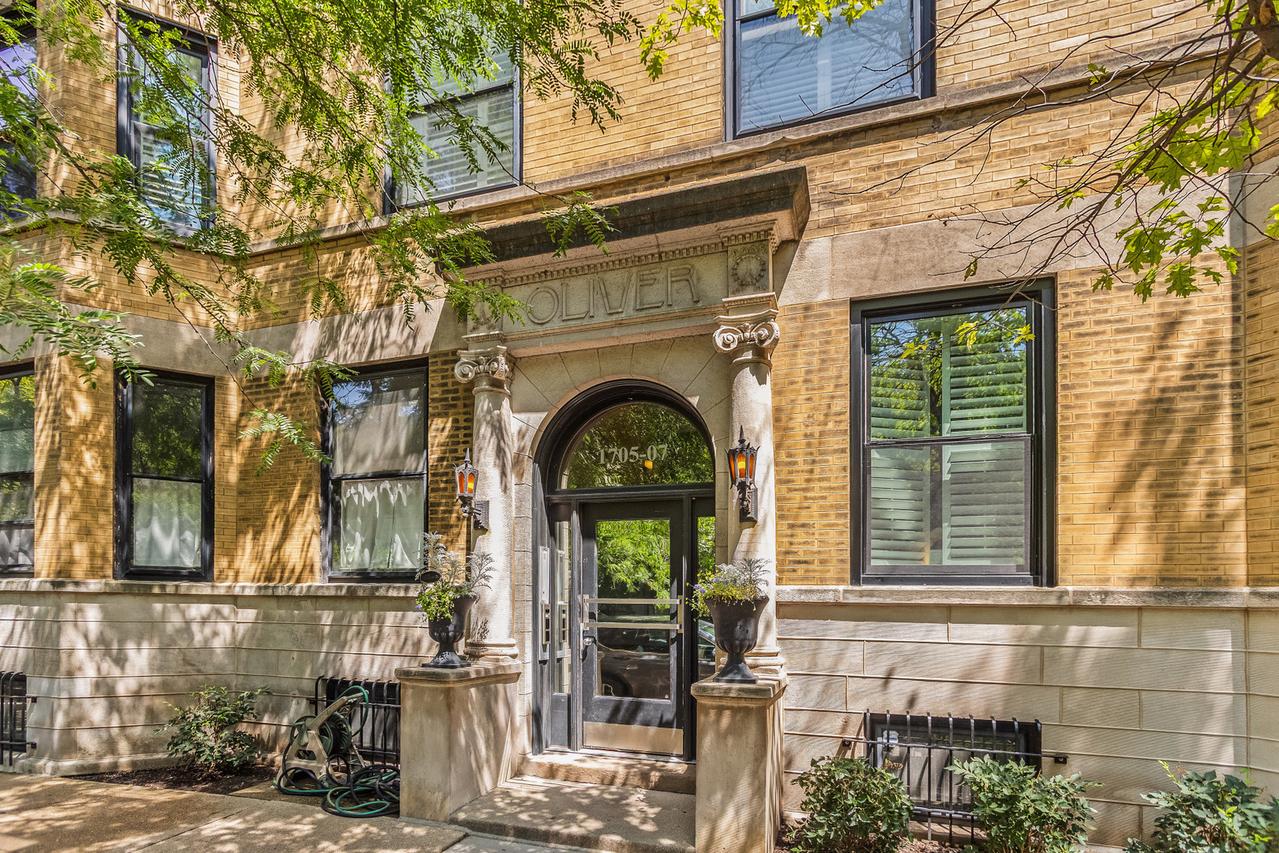 1707 N Crilly Ct. #1E, Chicago, IL 60614
