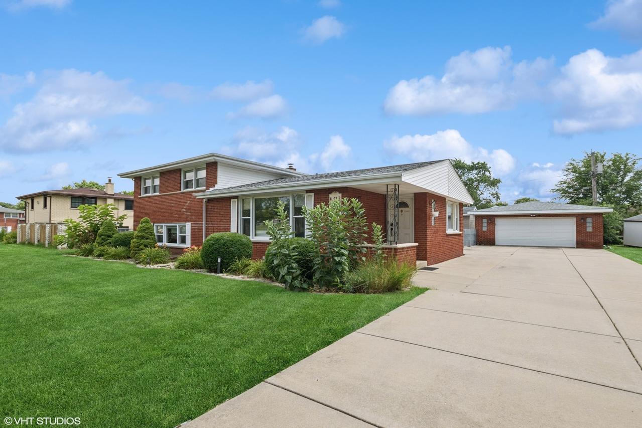 6313 W 89th Pl., Oak Lawn, IL 60453