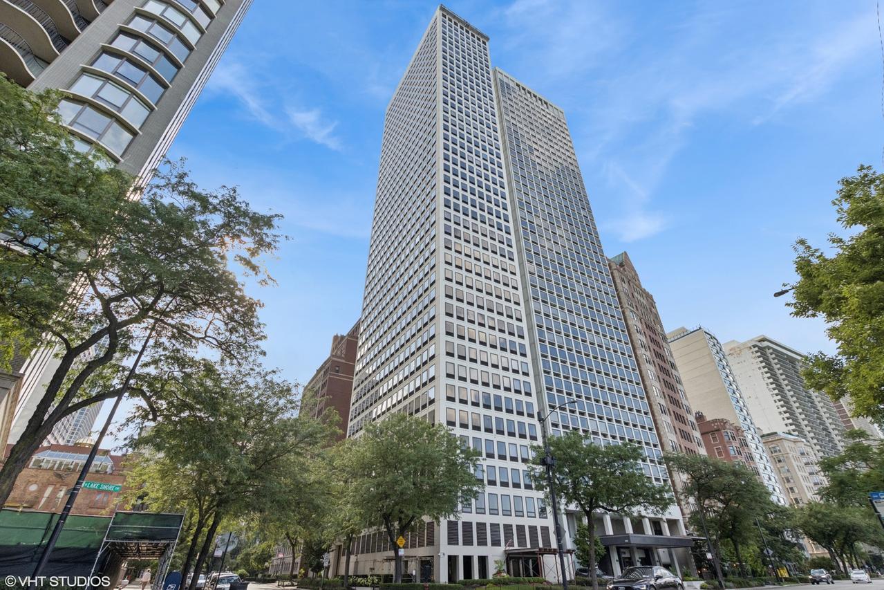 1100 N Lake Shore Dr. #17C, Chicago, IL 60611