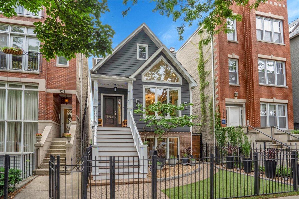 3033 N Seminary Ave., Chicago, IL 60657
