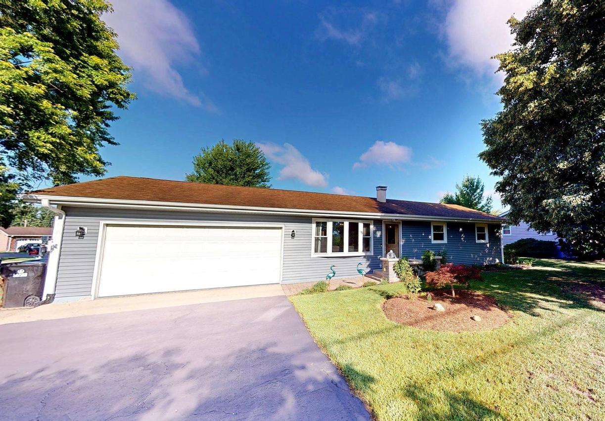 1305 N Chapel Hill Rd., Mchenry, IL 60051