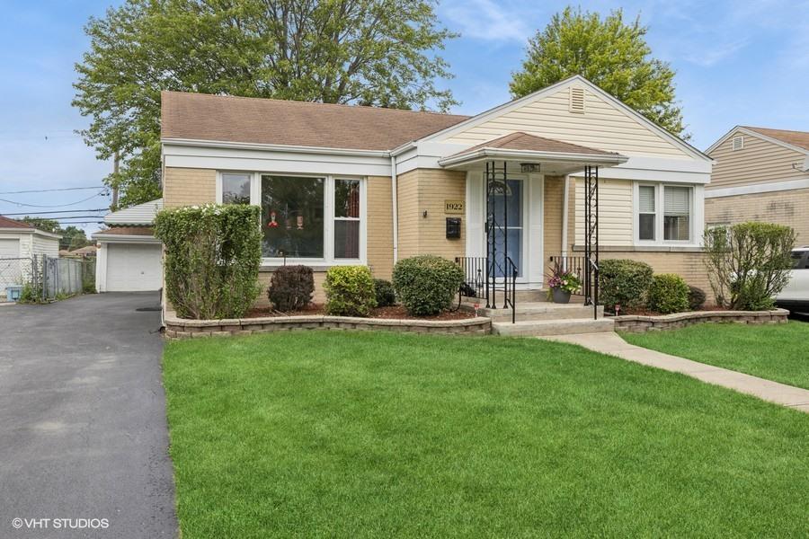 1922 Mayfair Ave., Westchester, IL 60154