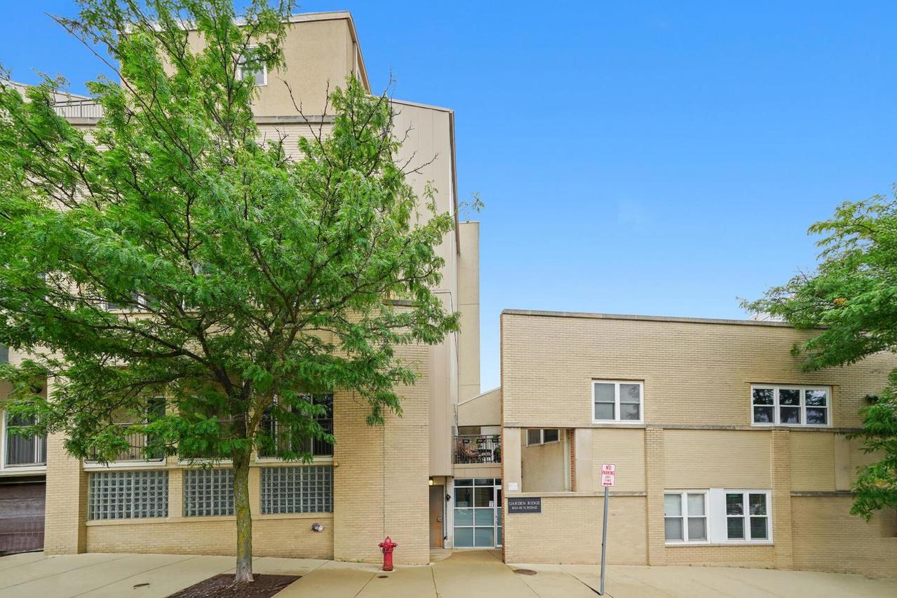 1834 Ridge Ave. #102, Evanston, IL 60201