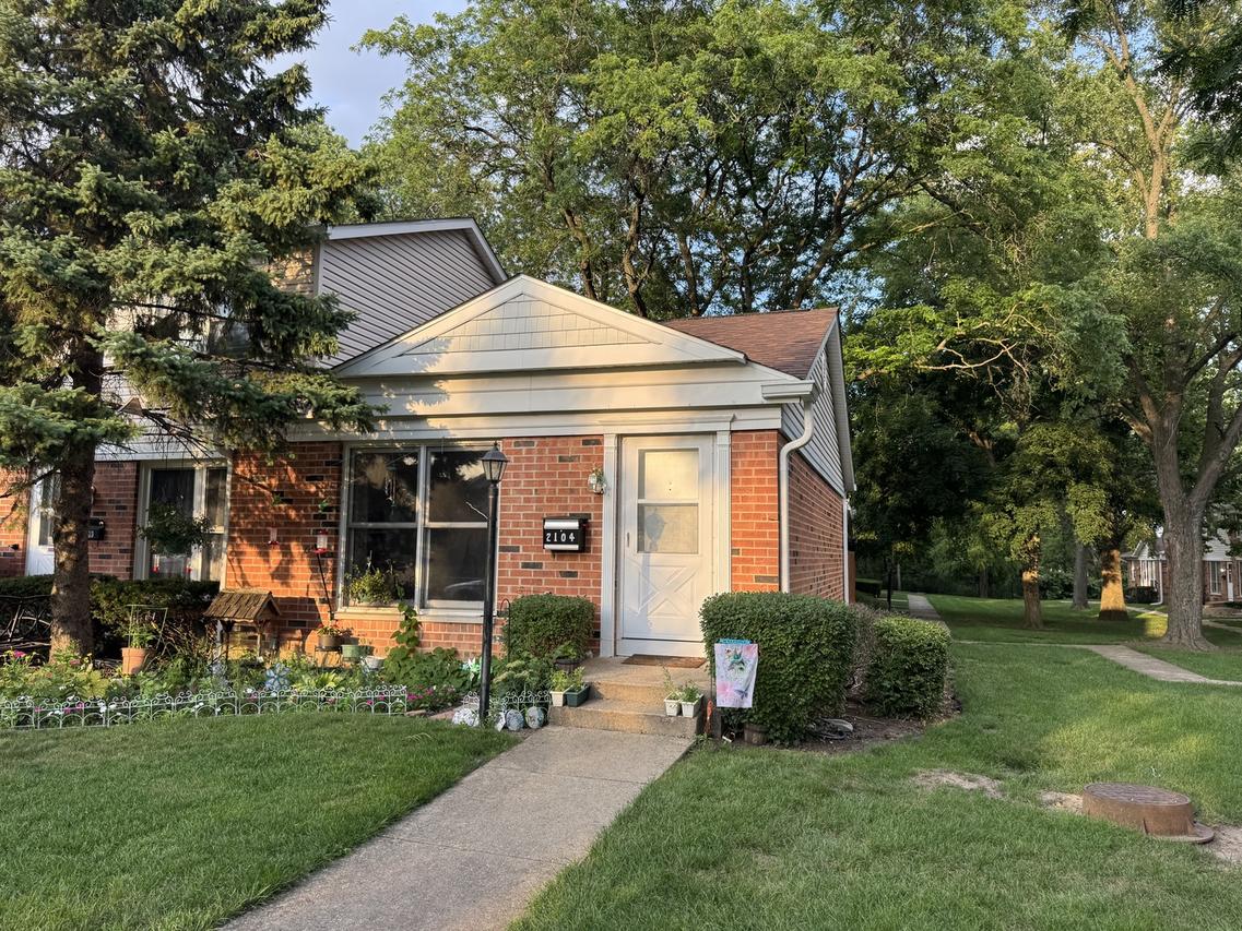 2104 Falmouth Ct., Streamwood, IL 60107