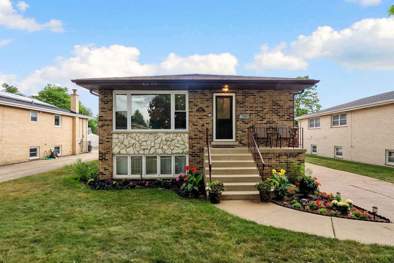 4613 Madison Ave., Brookfield, IL 60513