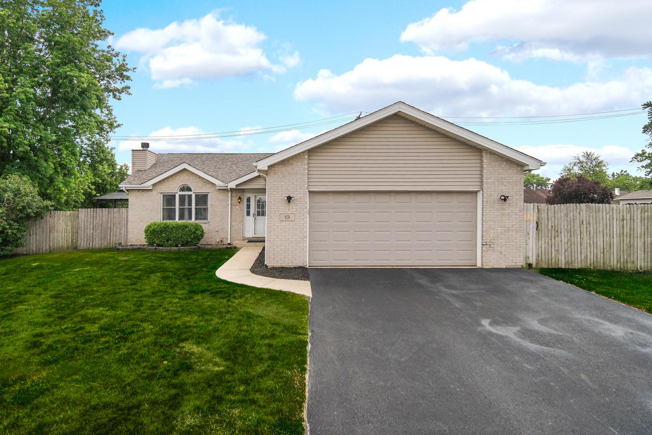 13 Sunset Ct., Steger, IL 60475
